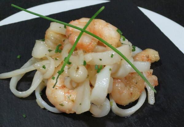 Masktapas's tweet photo. Tallarines de Choco con Gambas al Ajillo. http://t.co/3qdDdkJtqb