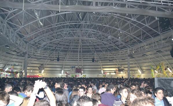 BENFERMERIA's tweet photo. Gracias a vosotros es posible una imagen asi! Un año más, triunfa la #CARPADIEM! http://t.co/TUepxHizg4