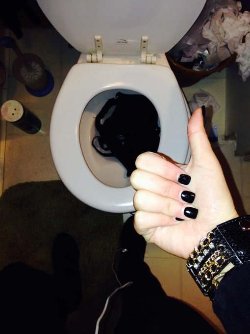 Well my bra fell in the toilet today... http://t.co/VDKQkskprQ