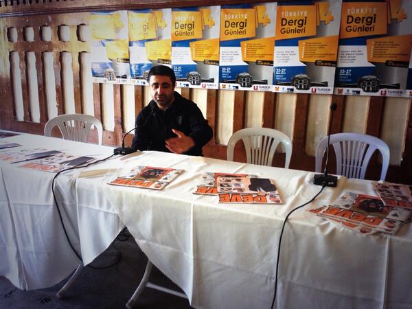 KorayDemirtr's tweet photo. @ferzendekaya Deve'nin hikayesini anlatıyor... @devedergisi http://t.co/cm19Jh2cLg