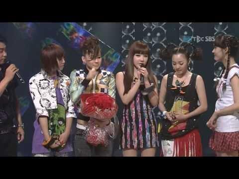 ForeverWithDara's tweet photo. 2NE1's first win :''') #2NE1THROWBACK http://t.co/R9xqTzFQAN