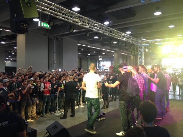 MELYTONIOLO's tweet photo. ..che belli che siete!π
#gamesweek2013
@DaniBattaglia
@Radio105 http://t.co/JVglCz0Bvx