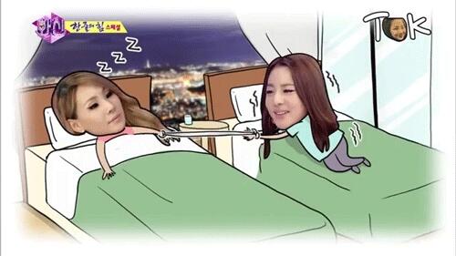 skyes23's tweet photo. #2NE1THROWBACK when CL save dara's life from the earthquake in japan.. and dara put a tie on their hands http://t.co/zhKNLieTxo