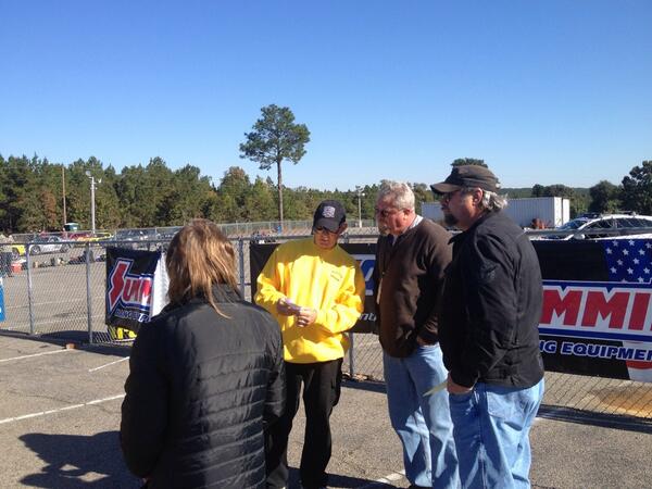 soexpo60's tweet photo. Strategy @martinvrooom @JacobsViper @RaceTeamWillie #28 #thinkplaydrive http://t.co/PH0YAeMIES
