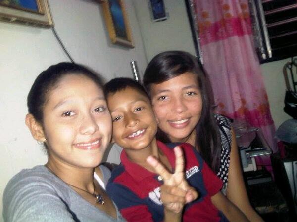 rosibel_l's tweet photo. Lusgre, Wuilfrank y yo Mas lindos http://t.co/KlbKE6TwUy