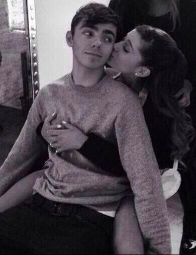 thearianasky's tweet photo. That's so cute! ♡ http://t.co/8DT23g3IX0