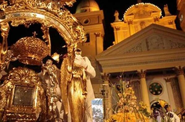EsMaracaibo's tweet photo. ♫Hoy vengo ante ti, a darte las gracias Madre adorada, Madre de todos♫ https://t.co/PkNLjLSDKT
