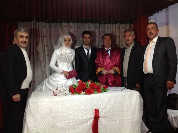 Esin&amp;Ersin Çiftmizin Nikah Törenine Katıldım.Genç Çiftlerimize Bir Ömür Mutluluklar Dilerim...