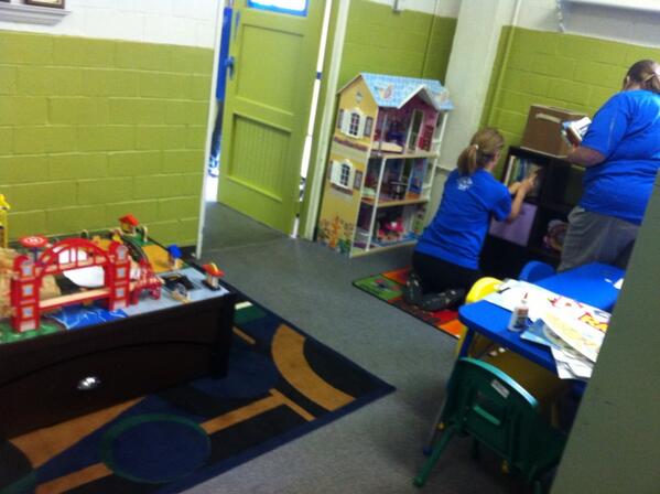 THV11's tweet photo. Adding books to the new kids waiting area at Helping Hand! #mdday13 http://t.co/UvpKa03uab