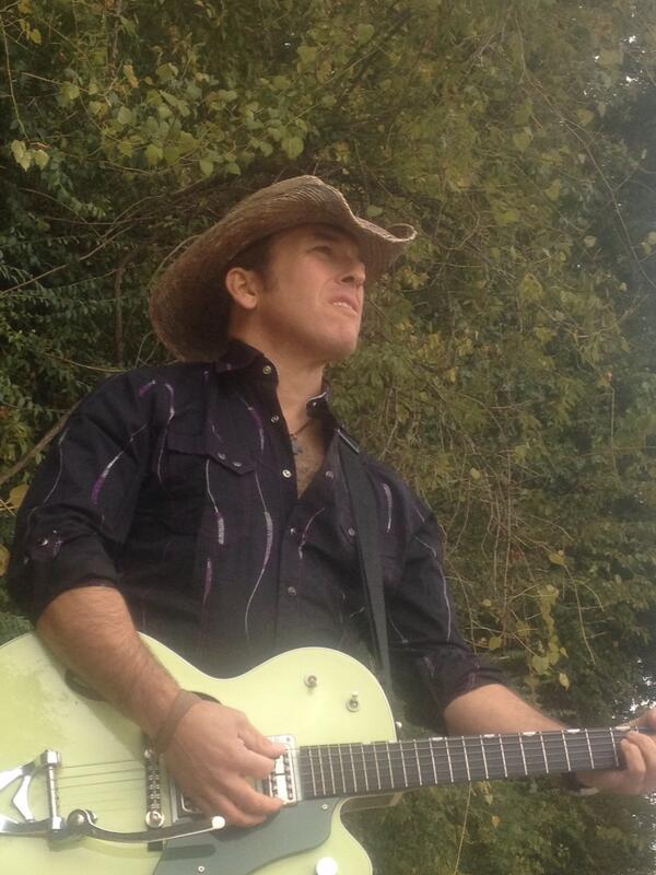 LittleEngineRec's tweet image. Sean Patrick mcgraw in his georg Roth.   Video shoot @georg Roth #men's clothing#shirts#menswear