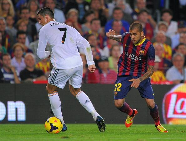 BXhm6LtCcAA2oPq One of the all time great nutmegs! Dani Alves pokes the ball through legs of Cristiano Ronaldo