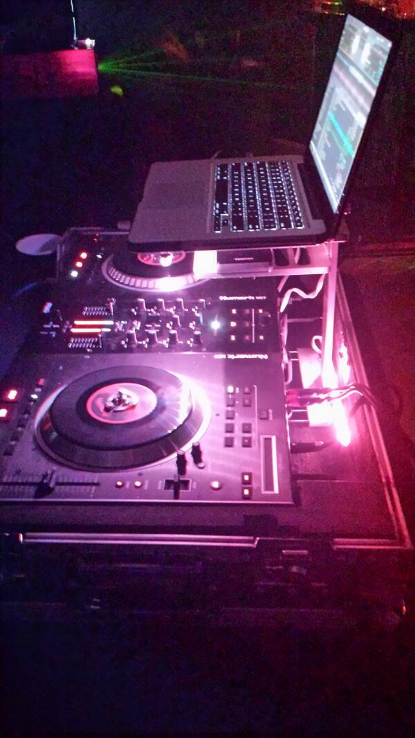 IRockTommy_Ford's tweet image. Big Things Poppin Tonight #Live #DjShadowing #LearningTheCraft
