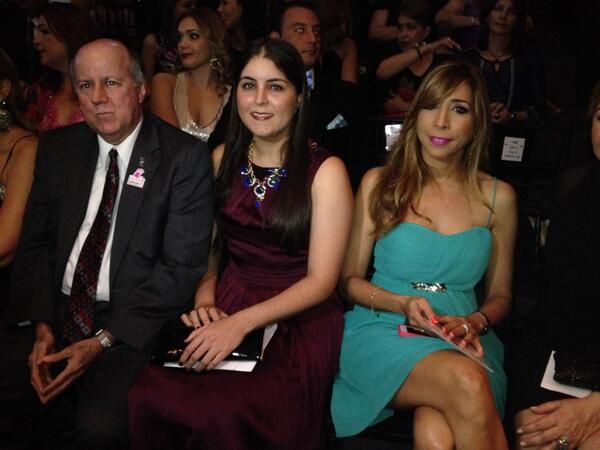 GestionCandidaM's tweet photo. El Dr. Nelson Figueroa, encargado de #MujeresSaludables, Natalia Figueroa y Lizzy Campos en el #FashionForHelp http://t.co/vQWzJoi3WL