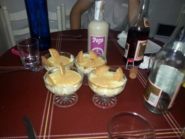 dvd_8's tweet photo. Cenita muy gustosa con @NatxoAngulo @jagoba09 y #ElCharlie http://t.co/2O9KXis7p1