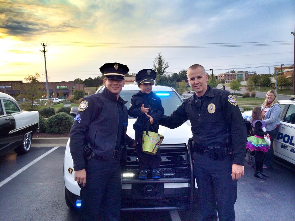 Mt. Juliet Police on Twitter "We are at cfamj's trunkortreat until