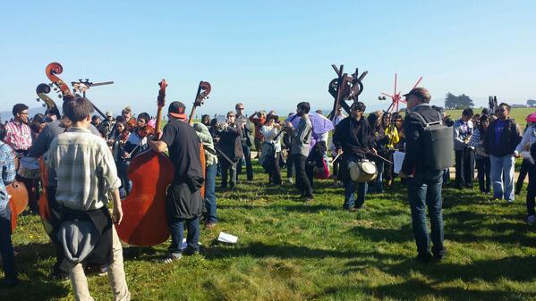 joshua_cello's tweet photo. Jeff Anderle leading a group in Lisa Bielawa's @AirfieldBcasts this morning. Next one at 4pm #crissybroadcast #SF http://t.co/GhzRQUVVfG