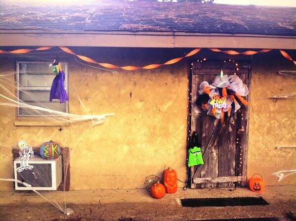 mirandaa94's tweet image. Halloween partyyy! #SKMDDay13 #betaepsilon 🎃👻🎃