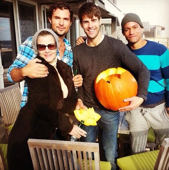 ChadWhiteChurch's tweet photo. .@Chad__white celebrate #halloween with friends @Not__so_Savage &amp; @dericmickens #chadwhite http://t.co/Fg01TU54ec