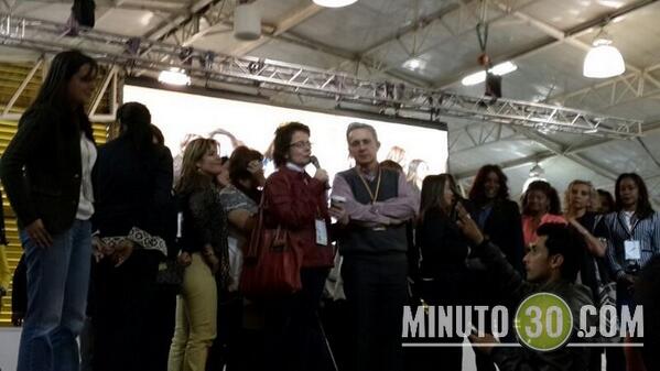 Pasan los candidatos a Congreso a dar un saludo a los convencionistas del UCD  minuto30.com/ultimos-hechos…