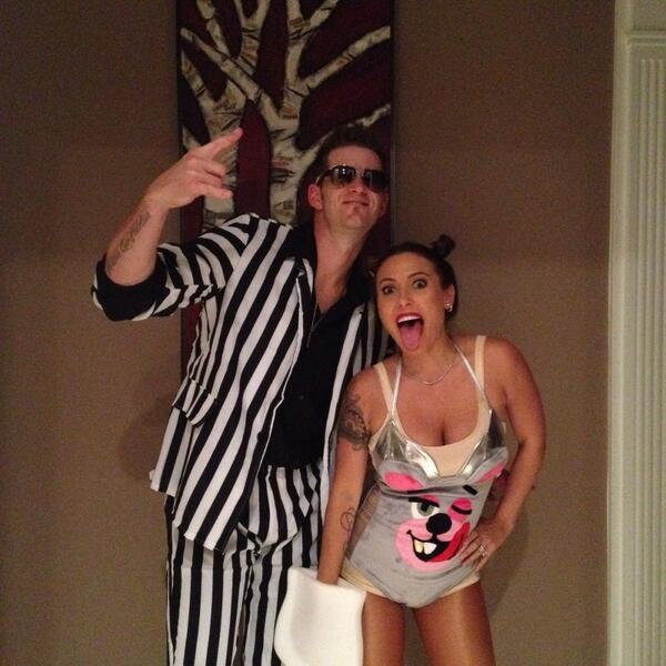 Aj Burnett On Twitter I Love Halloween Andmyhotdate Karenburnett Http T Co 7xlxmd9qqj