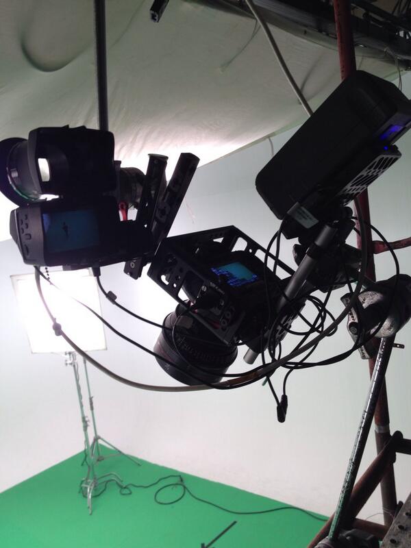 Cine_Story's tweet photo. 5D3 w Cage + Canon Cine Lens 24mm + Alphatron EVF http://t.co/UvtdXp16h6