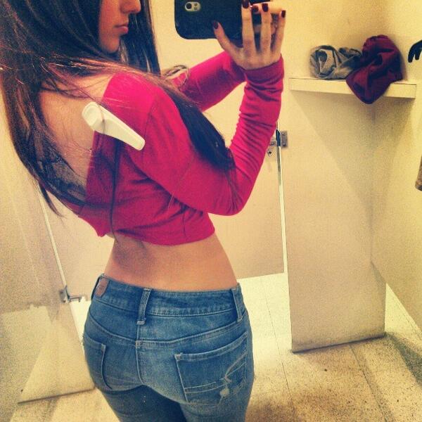 AngelinaVarona's tweet photo. probandome ropa pal tw http://t.co/T3f3G1CExL