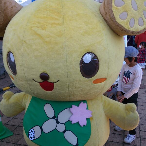011313Hiro's tweet photo. 今日は土浦駅の近くで土浦市産業際があって嫁と一緒にいきました http://t.co/DosldcT1dY