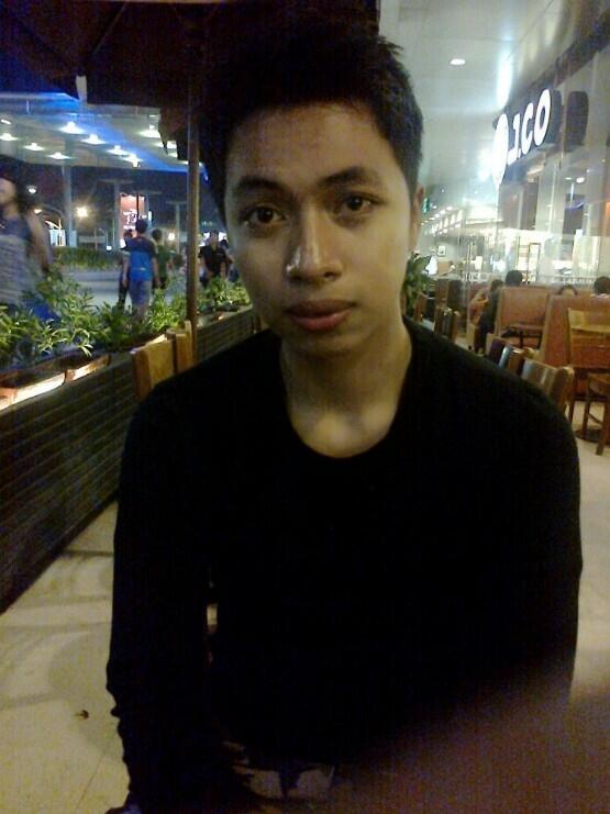 sigitdwip8's tweet photo. Malam minggu kelabu http://t.co/Fdxq9zbhU5