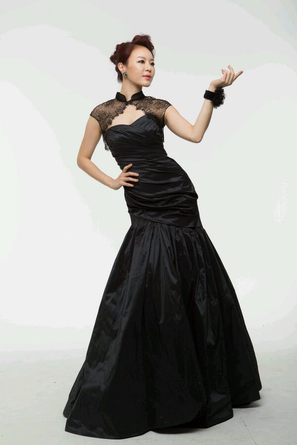 안녕하세요 여러분~ 휴일 잘 보내고 계신가요? 첫 번째 그 주인공은 초연에 이어 이번에도 우리 요셉과 함께하는 배우 '리사'입니다! 이번 공연에서는 배우 '리사'가 어떤 매력을 보여줄지 많이 기대해주세요!^^