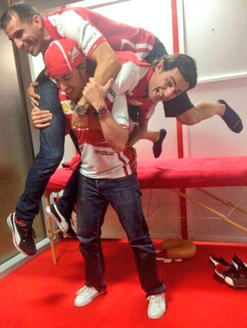 marc_gene's tweet photo. Os mando la foto que demuestra la fuerza que tiene @alo_oficial!!! Muchos ya habréis visto el vídeo;-) #ForzaFerrari http://t.co/HAe4nkRoPL