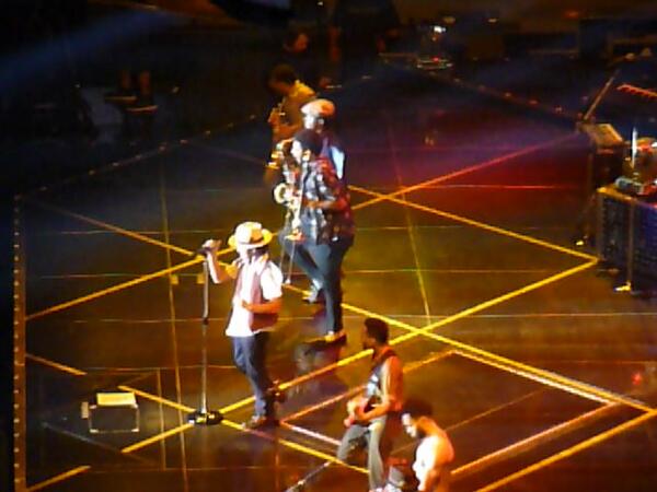 annii_styles's tweet photo. #ichwarbeibruno amazing guyyy!!!!! #moonshinejungletour http://t.co/iM96n1eCNJ