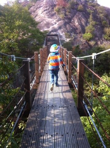 anurahda's tweet photo. 古法華自然公園。
吊り橋の向こうにある岩山には登らず。 http://t.co/0vKZiwXLcu