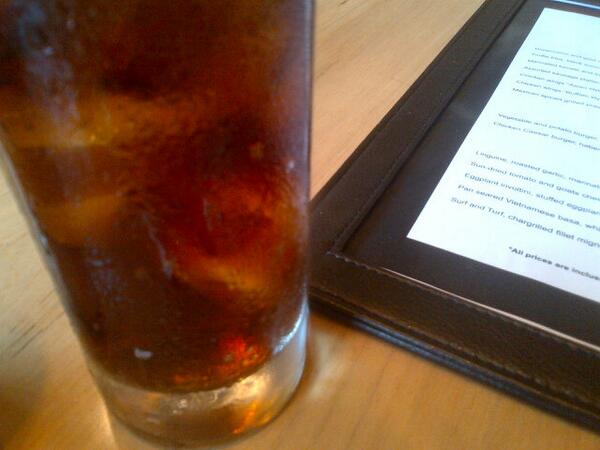 Feriel87's tweet photo. So #hot the condensation off my Diet Coke is evaporating! #CRAZY http://t.co/tUSQGg1aV4