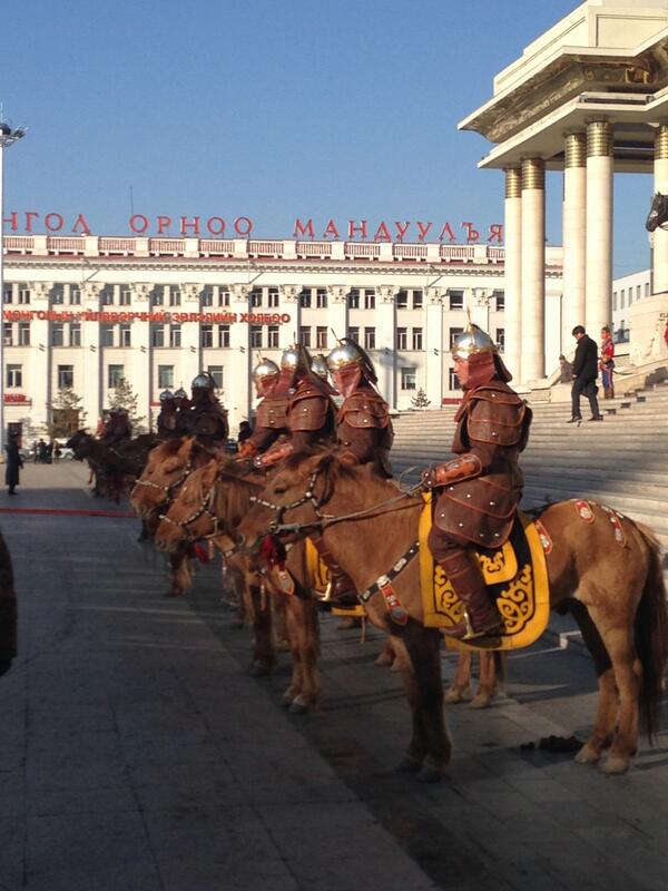 ClevrU's tweet photo. Mongolia shares heritage with @GGDavidJohnston during welcoming ceremony. Horseman guard the steps of Parliament. http://t.co/NZXm2apEjo