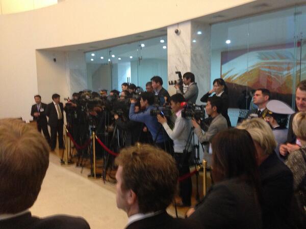 ClevrU's tweet photo. International media cover the Signing ceremony President of Mongolia and @ggDavidJohnston. http://t.co/ASqP7LXsM2