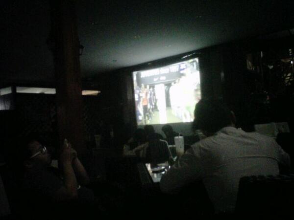 sepatufutsal8's tweet photo. #jongjon nobar #JuveGenoa with @JCI_Bandung Bismillah http://t.co/HNmRdtb0br
