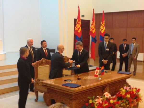 ClevrU's tweet photo. @ggDavidJohnston and President Mongolia observe official signing in Honorary Ceremony Hall. Canada makes history. http://t.co/LODVYBf6cn