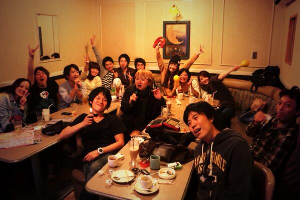 kerorin__'s tweet photo. Ｂｕｆｆ江坂店、南森町店のみんなで親睦会〜カラオケ大会〜♪たーのーしーかったー＼(^o^)／ http://t.co/p42NsW56jL