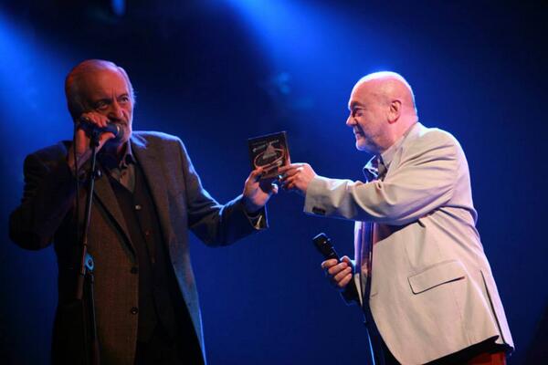 PeterLipa's tweet photo. Včera sme na Jazzakoch pokrstili nové CD Návšteva po rokoch. #PeterLipa #Návštevaporokoch #MilanLasica #MarekOrmandik http://t.co/Q8iK0e63xr