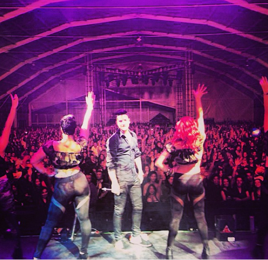 FCMalumaSantaFe's tweet photo. MALUMA @MALUMACOLOMBIA  Ayer fue una gran noche... WE DID IT AGAIN!! #pbdbtour2013 el castillo marroquín a reventar http://t.co/VydntN4zws