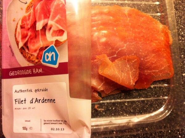 Iens90's tweet photo. @albertheijn , deze ham vrijdag 25 oktober gekocht. Hoe kan dit?? http://t.co/E619B2iNyi