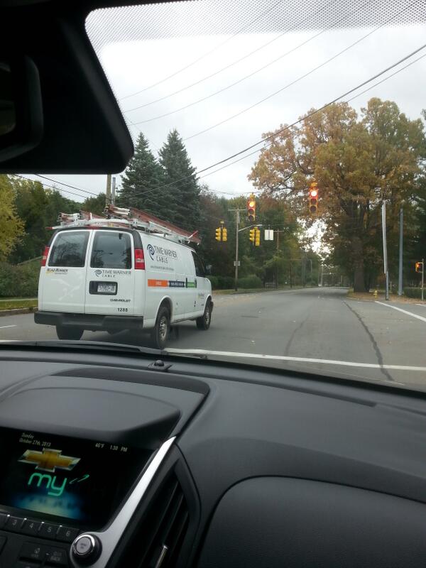 NicBid's tweet image. Maybe u should retrain your drivers in the rules of the road @TWC #truck1288 #roc #driverfail #redlight #intersection