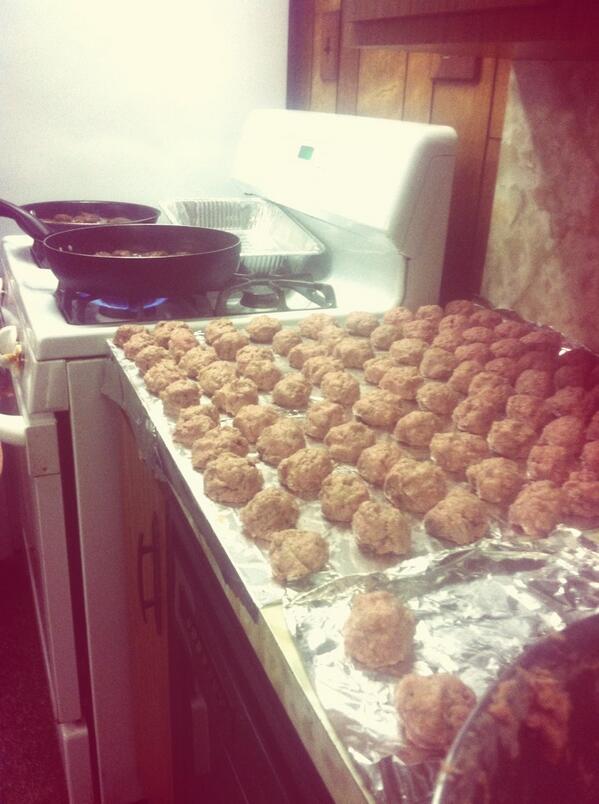 domparker96's tweet image. Holy balllz #sundayfunday #notevenhalf