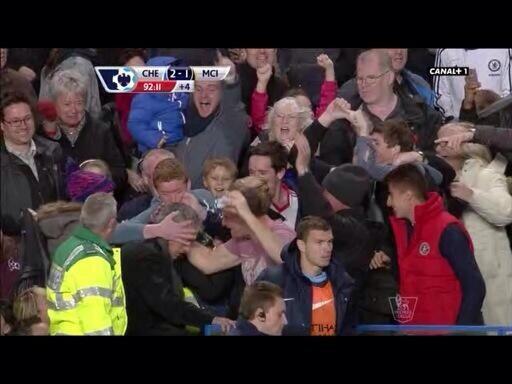RemarksFootball's tweet photo. Jose celebrating with the fans. WOW http://t.co/V3mb58n1bN