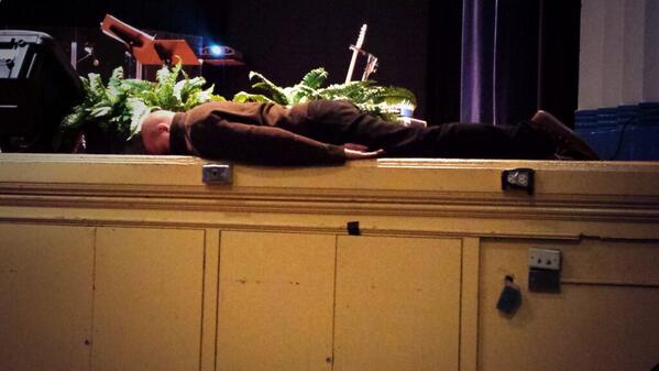 AO_UCLA's tweet photo. Matt 7:1-7 #plankingatchurch #jesusAO http://t.co/zmEmpZnEA6