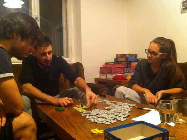 Prokletyharant's tweet photo. Hráme sa #Carcassonne http://t.co/Kia79wmg7h