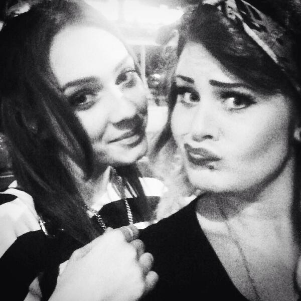 amyrebeca93's tweet photo. love my moosh @Ellymacgregor xx http://t.co/IvLXG1j50T