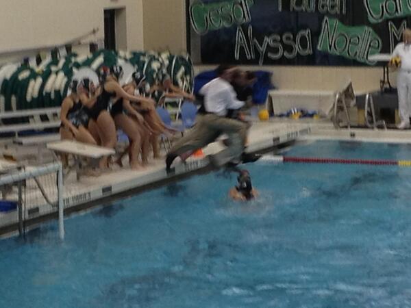 and in go the coaches. #StateChamps <a href="/CometWaterPolo/">Mason Water Polo</a>