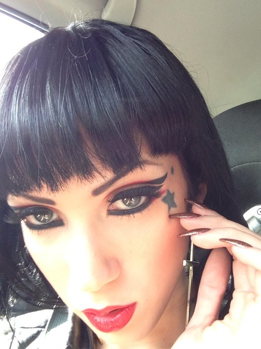 About to arrive to walk in fashion show in downtown LA ❤️❤️👄 http://t.co/H0FXijGvCH<a href="/tag/keepyourclotheson"class="tags"><span>#keepyourclotheson</span></a>