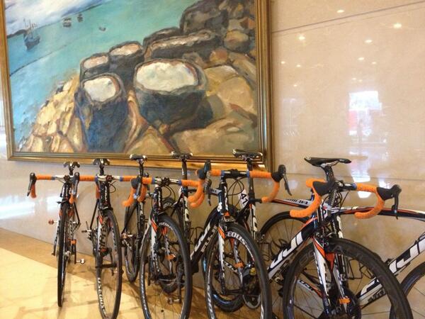 TeamChampionSys's tweet photo. Last battle, all in for Blue! #tourofhainan #BestAsianRider @Champion_System @FujiBikes http://t.co/0wjthCelgl